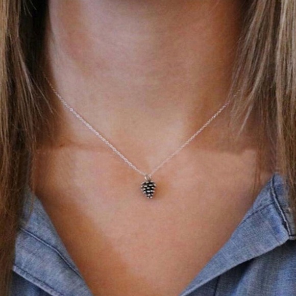 DELICATE & FEMININE SILVER PINECONE NECKLACE!! THEY ARE BNWT & EXCELLENT QUALITY - Picture 2 of 6